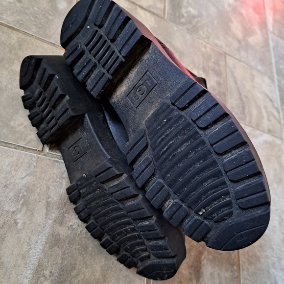 Uggs black booties - Picture 4 of 4